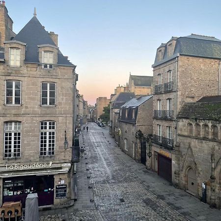Spacieux Appartement Au Coeur Du Centre Historique De Dinan Exterior foto